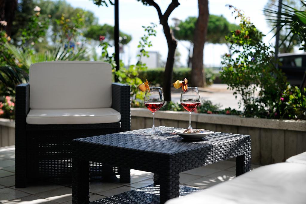 Hotel Capitol Misano Adriatico Extérieur photo